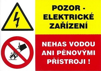 Pozor elektrické zařízení Nehas vodou ani pěnovými přístroji! 105x74mm - samolepka